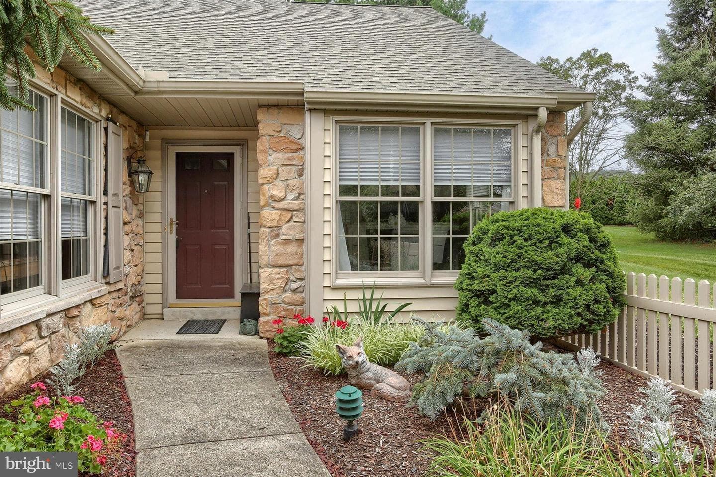 551 Farmhouse Lane photo 4