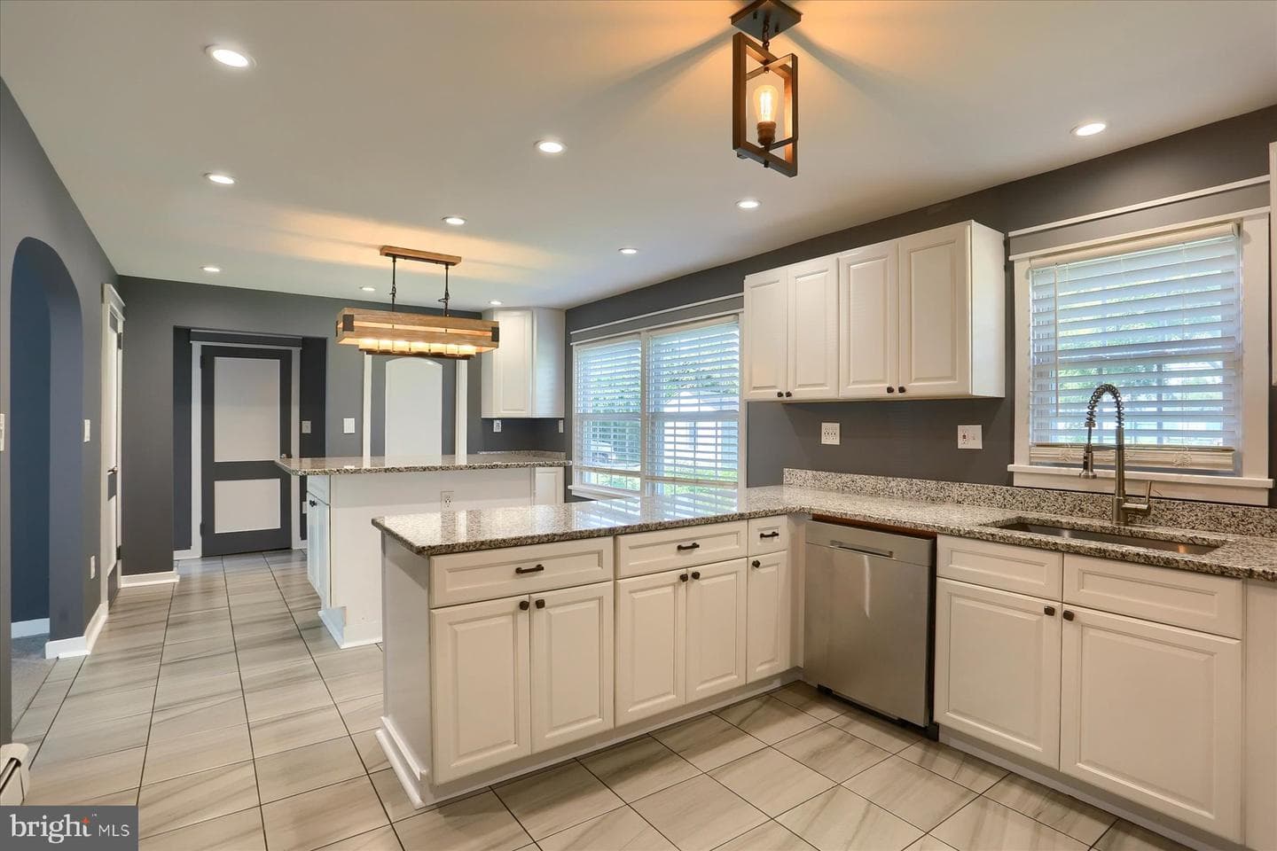113 Adelia Street photo 11