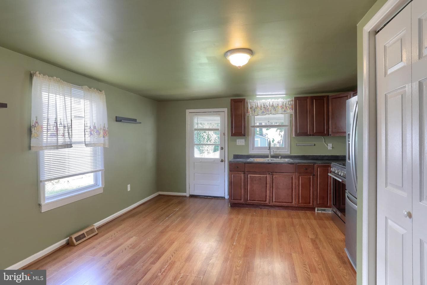 157 Ann Street photo 8