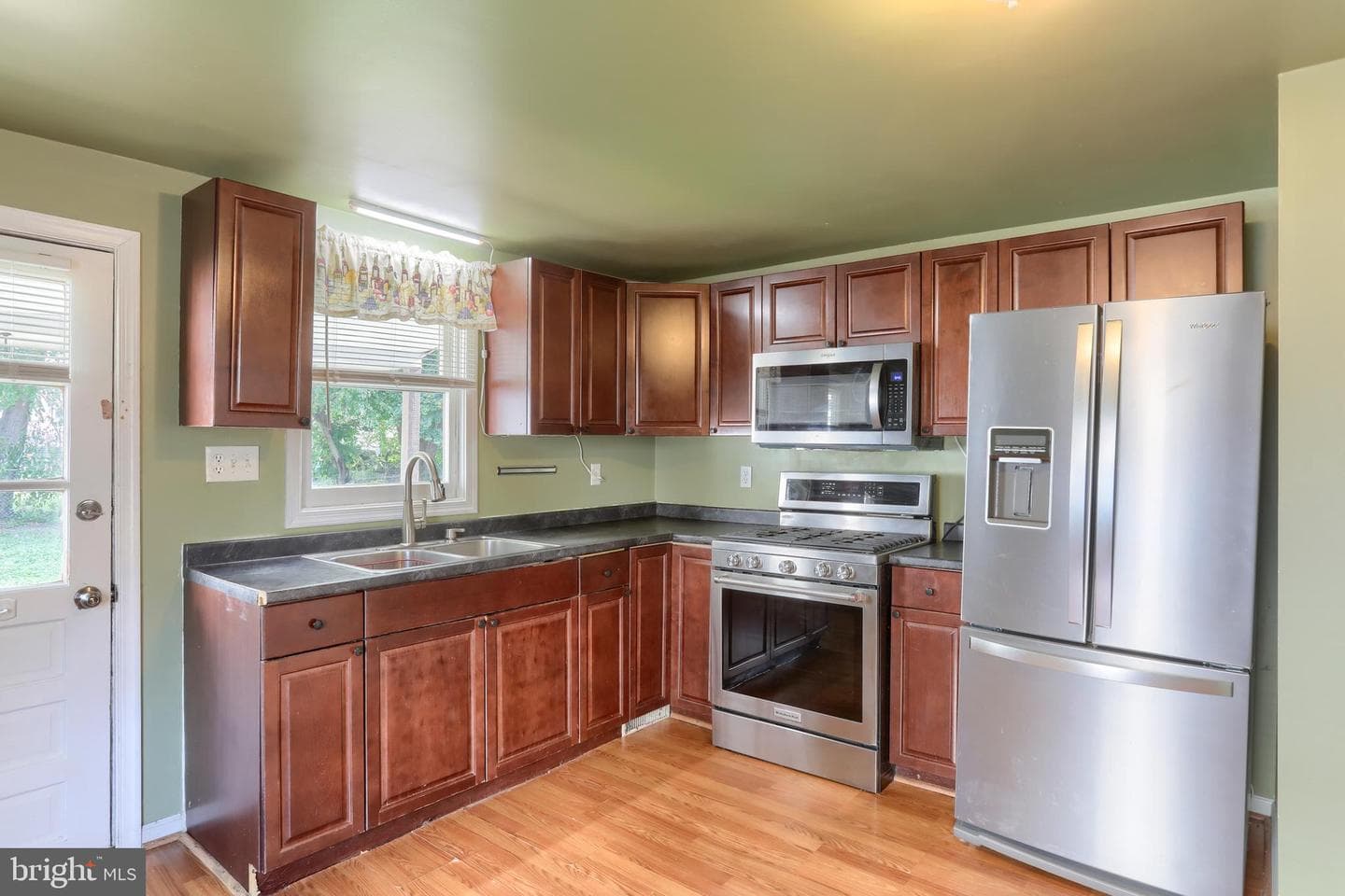 157 Ann Street photo 9