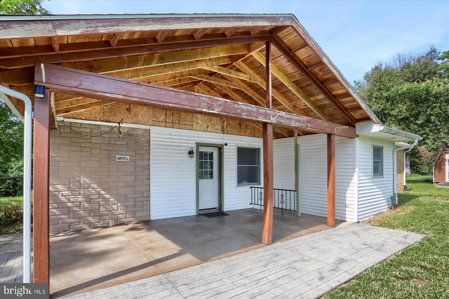1175 N River Road photo 22