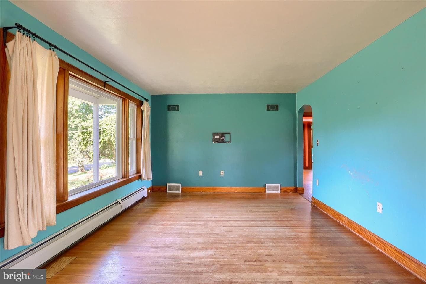 1175 N River Road photo 4