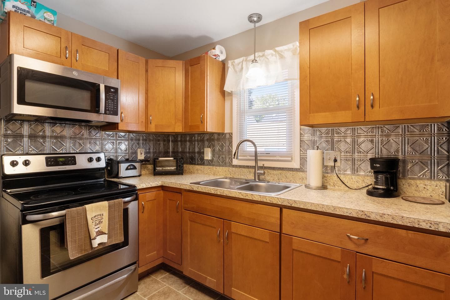 221 Russell Avenue photo 10