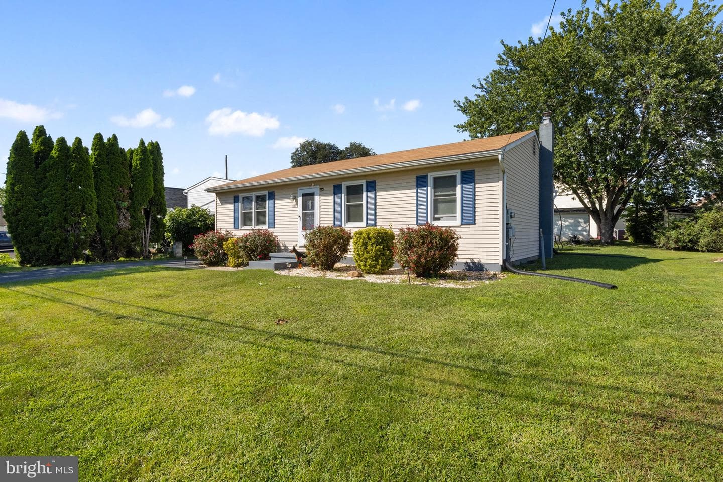 221 Russell Avenue photo 2