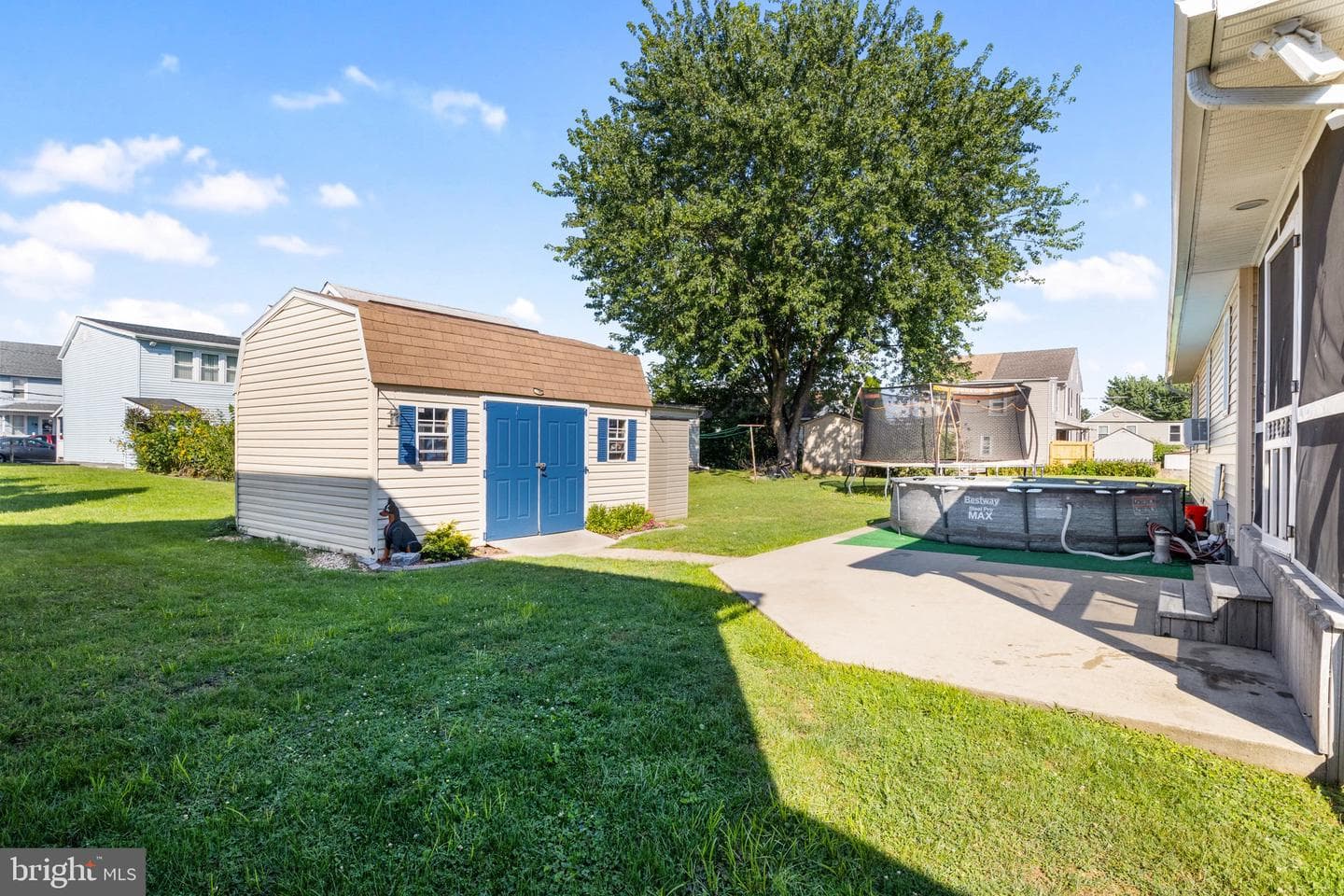 221 Russell Avenue photo 28