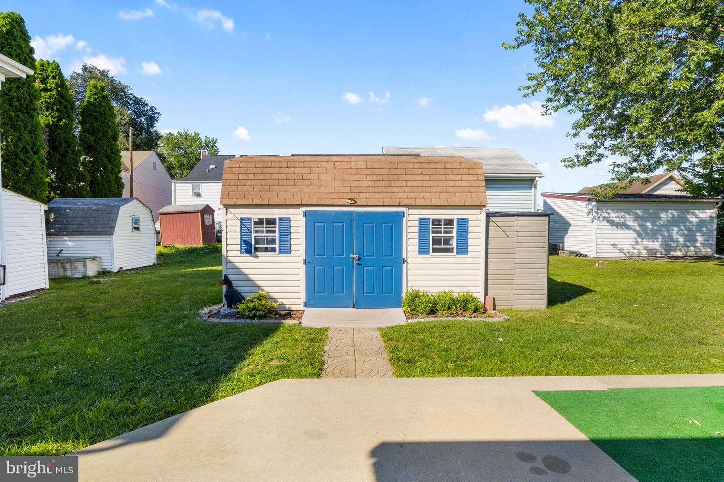 221 Russell Avenue photo 29