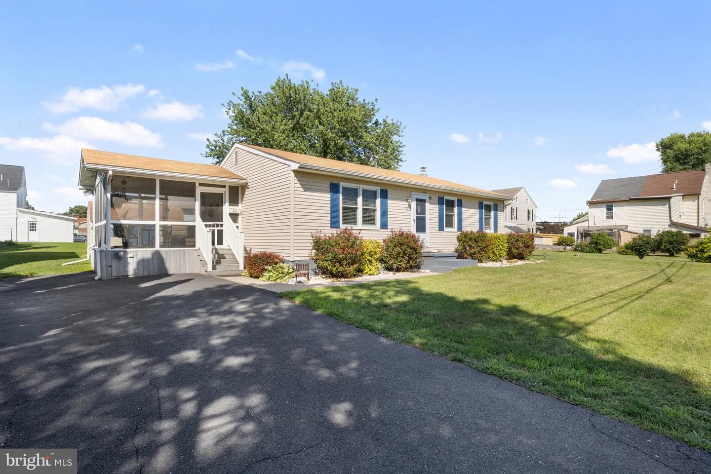 221 Russell Avenue photo 3