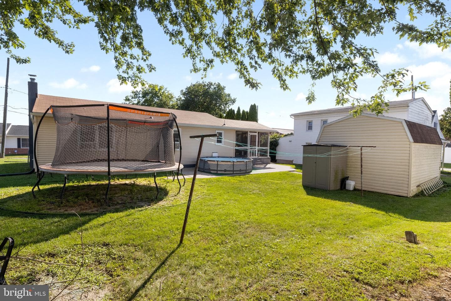 221 Russell Avenue photo 31