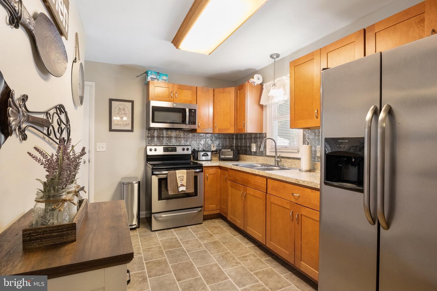 221 Russell Avenue photo 8