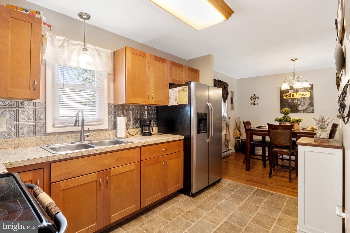 221 Russell Avenue photo 9