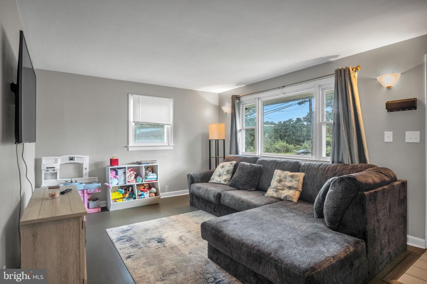 8190 Somerset photo 10
