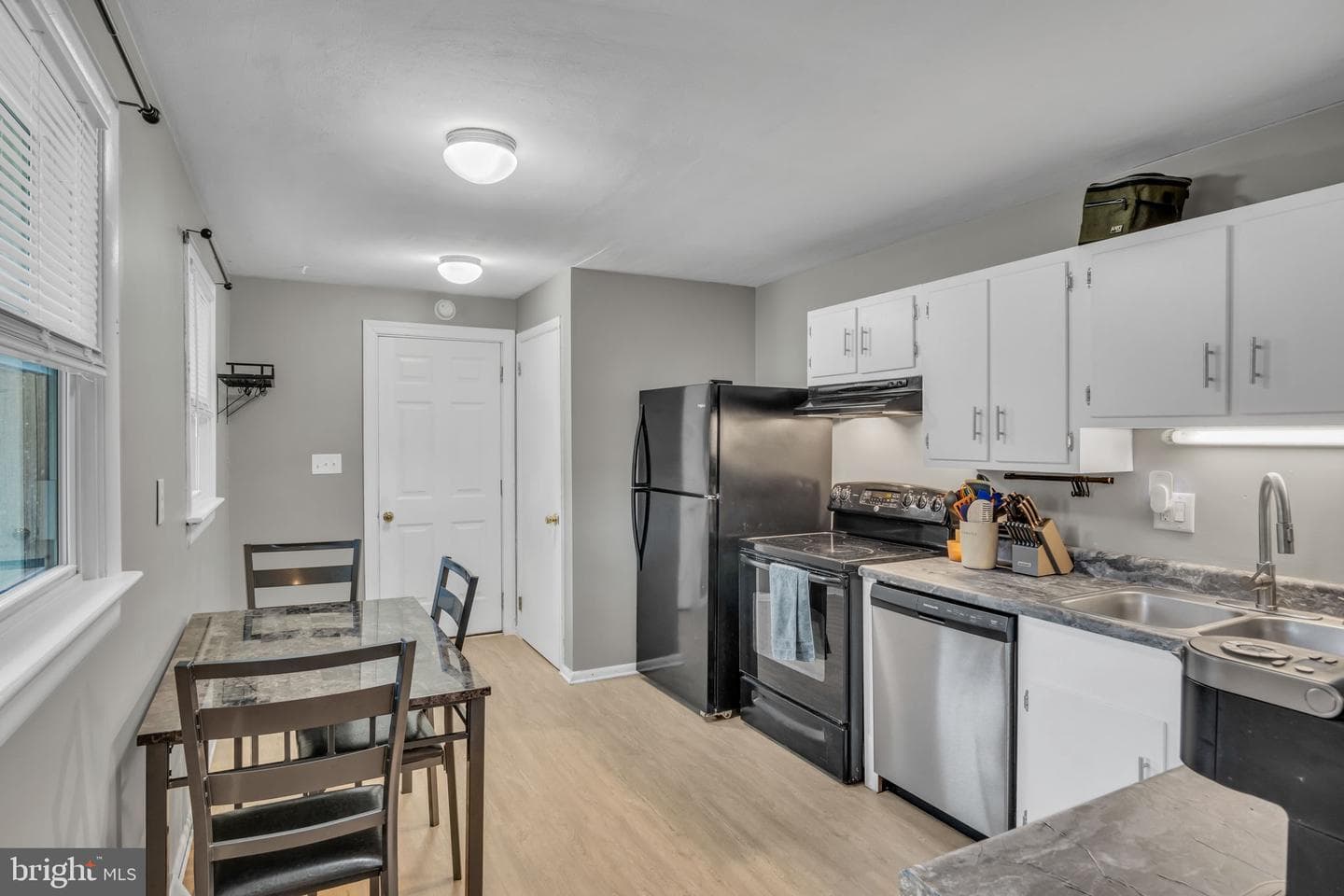 8190 Somerset photo 13