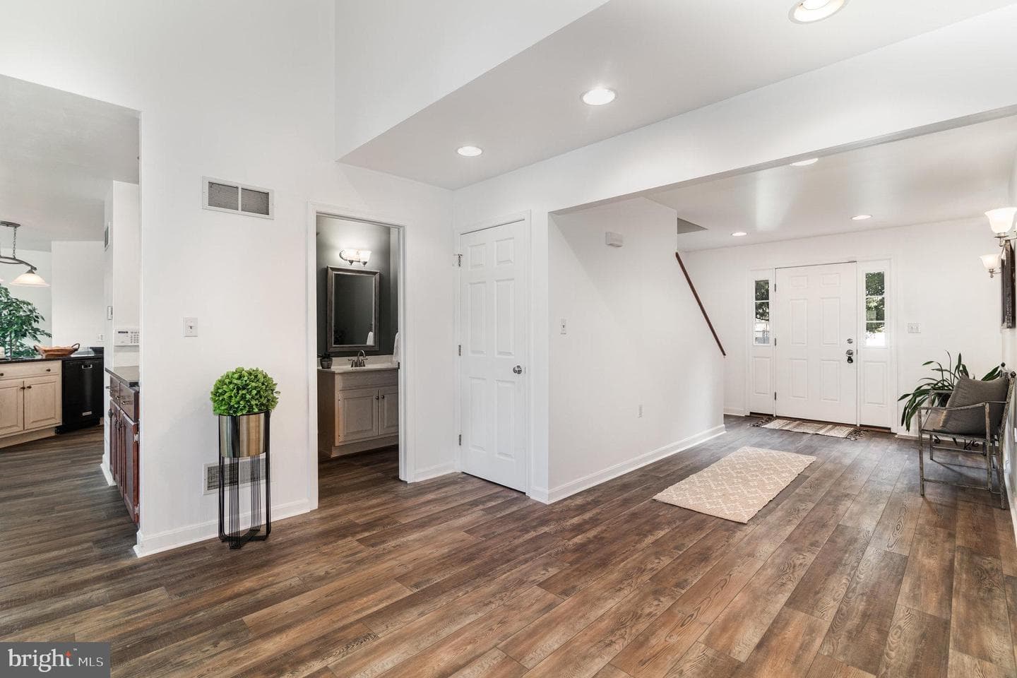 128 S Walnut Street photo 4