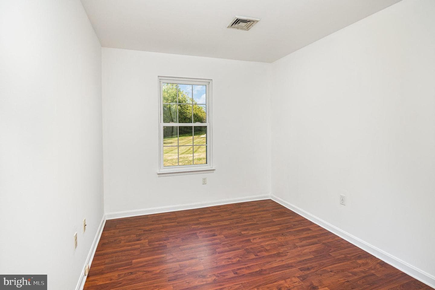 1542 Spring Knoll Court photo 9