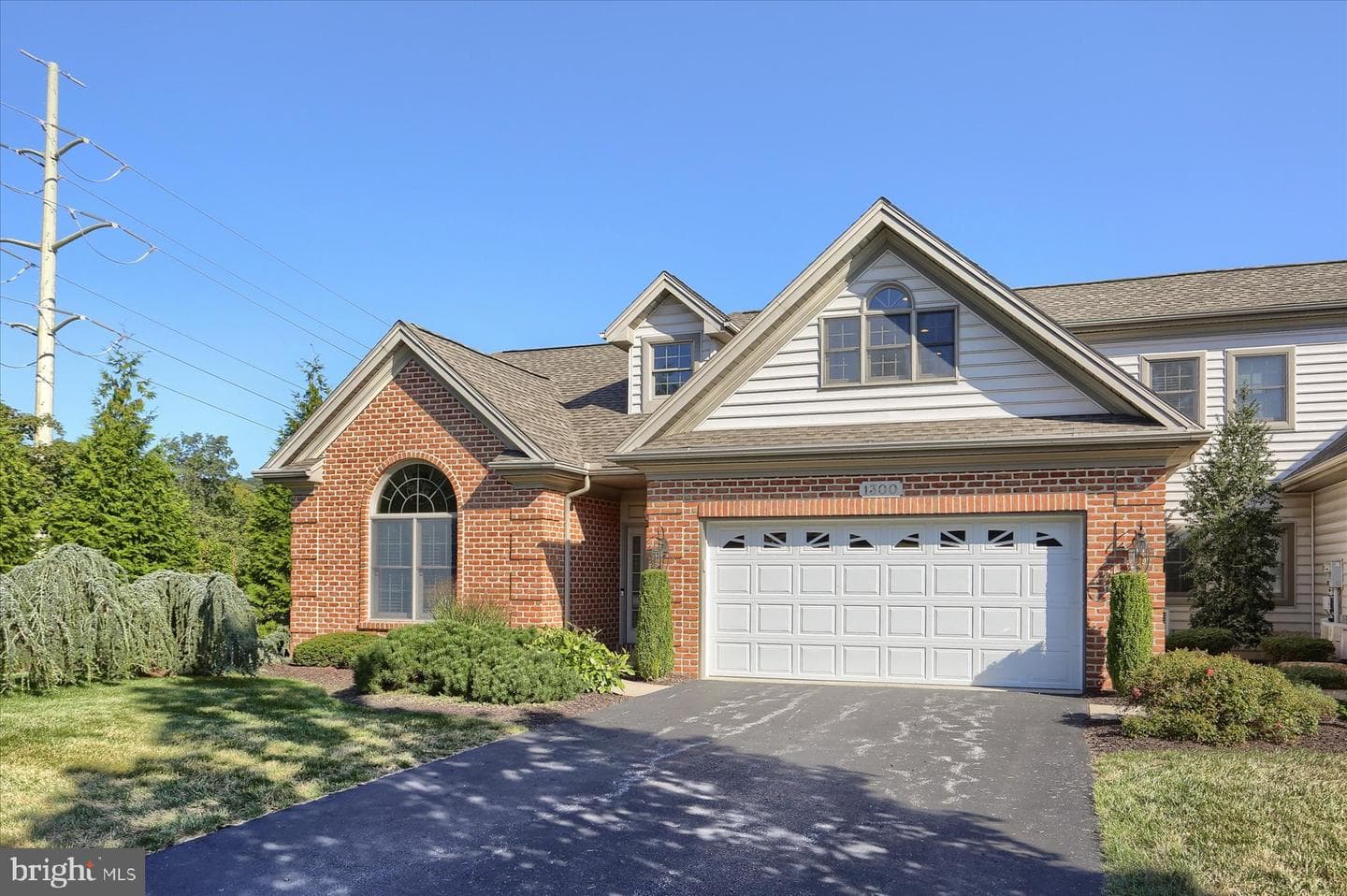 1300 Mountain Laurel Cir photo 2