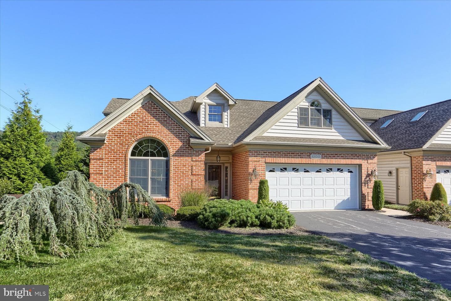 1300 Mountain Laurel Cir photo 3