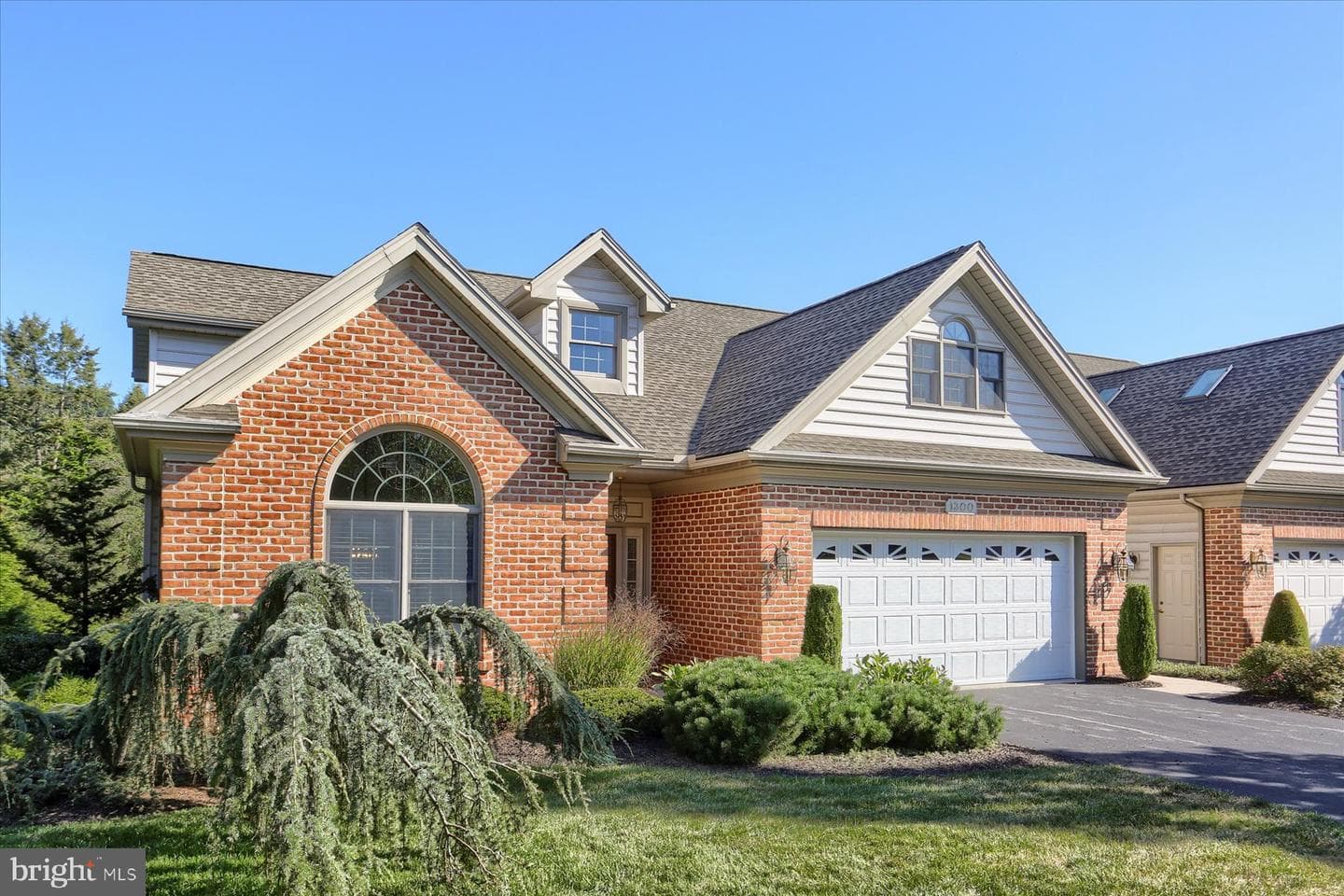1300 Mountain Laurel Cir photo 4