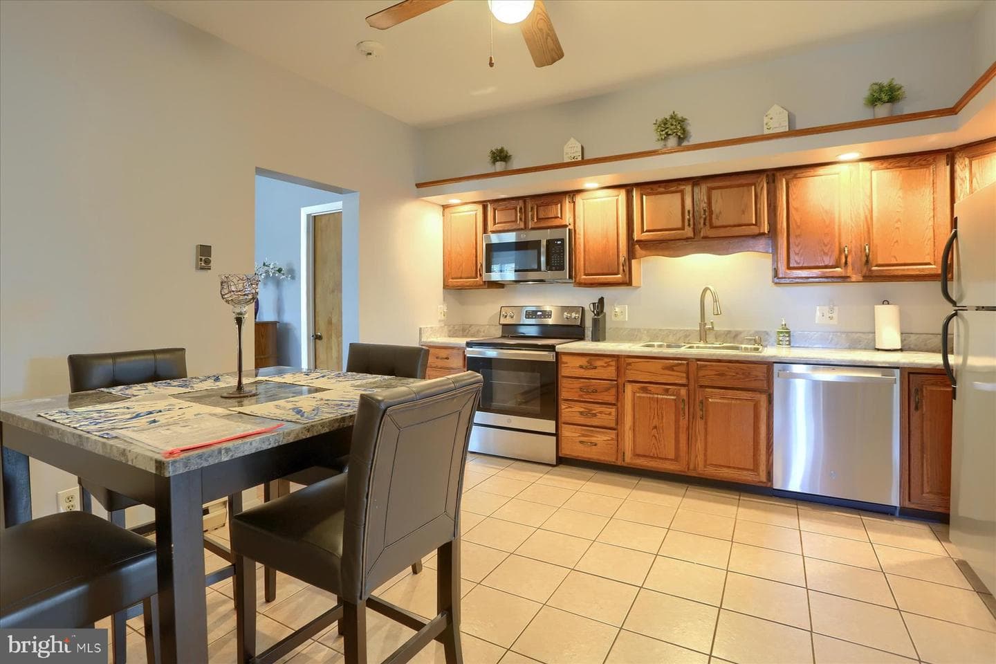 570 Chambers Street photo 12