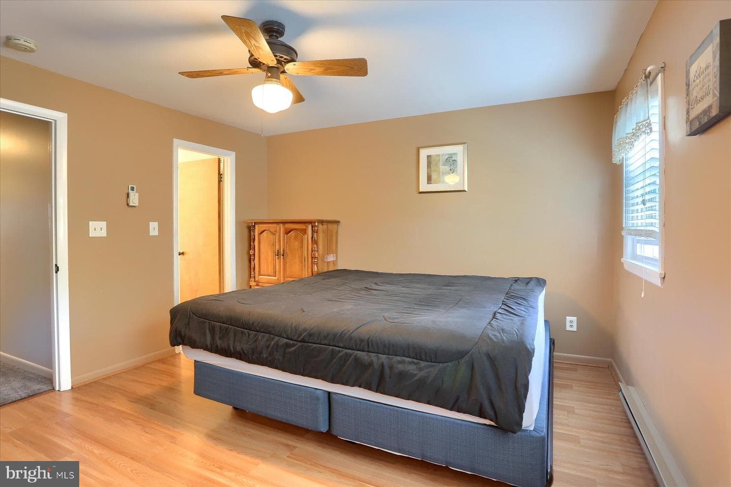 570 Chambers Street photo 27