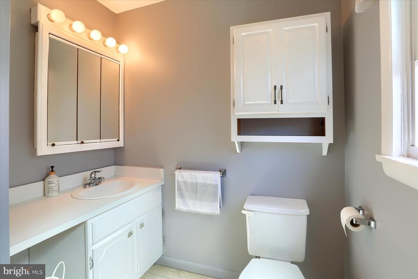 570 Chambers Street photo 30