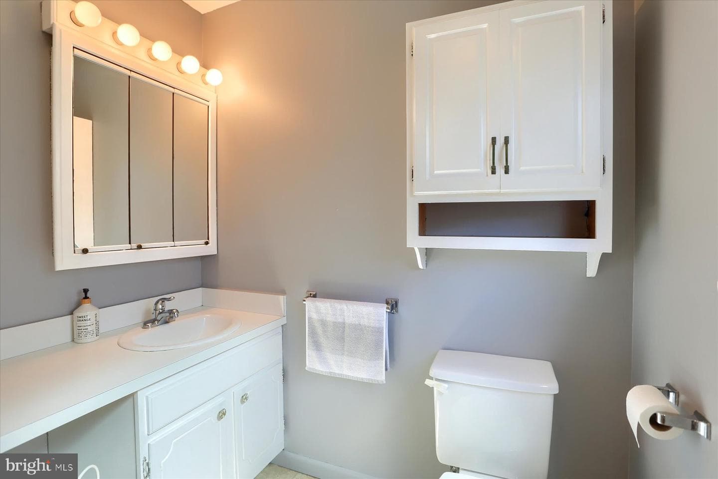 570 Chambers Street photo 31