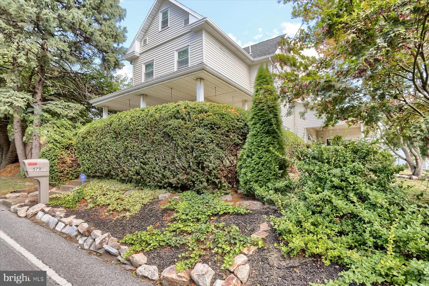 570 Chambers Street photo 41