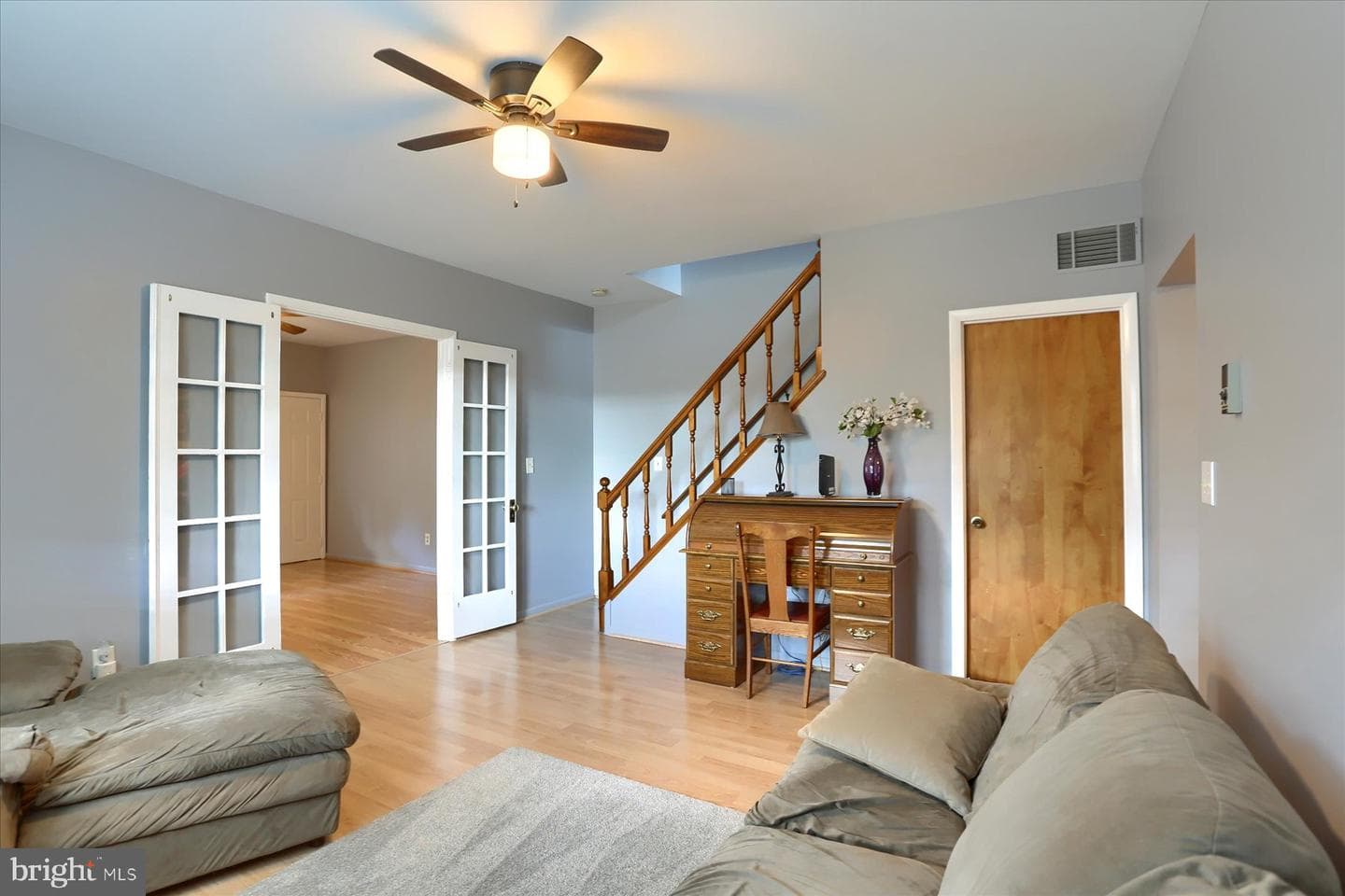 570 Chambers Street photo 9