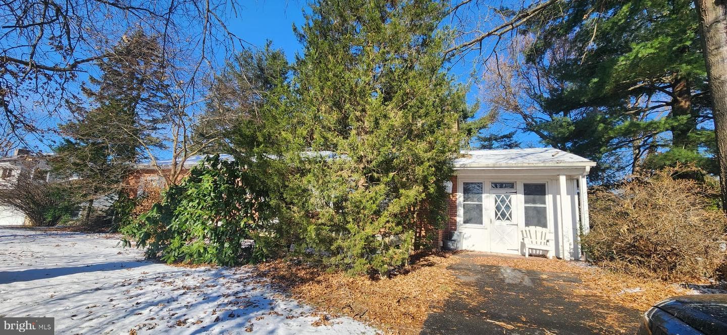 4846 Londonderry Road photo 2