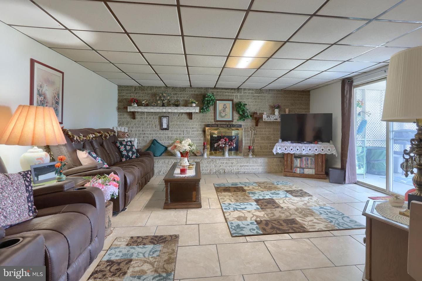 81 Locust Avenue photo 15