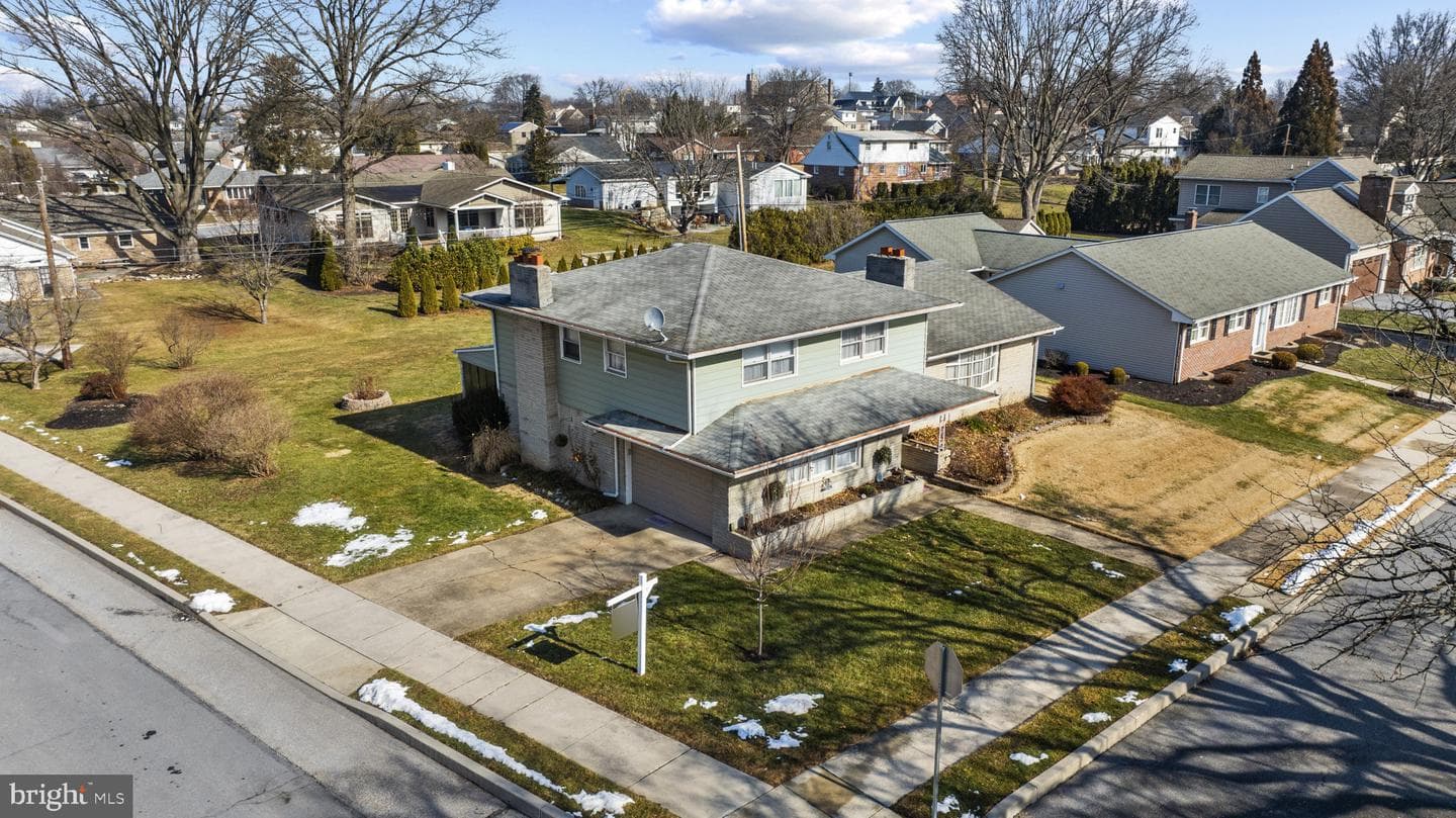 81 Locust Avenue photo 24