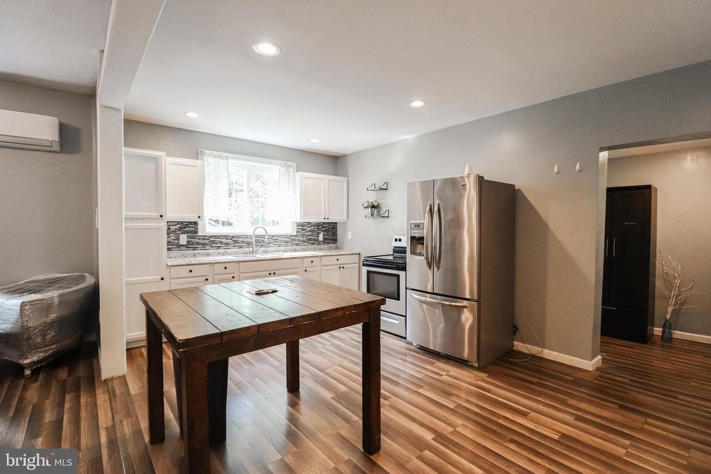 1213 W Market Street photo 12