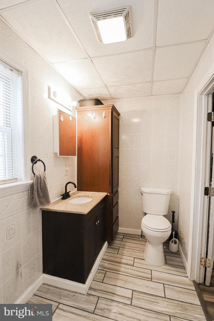 1213 W Market Street photo 16