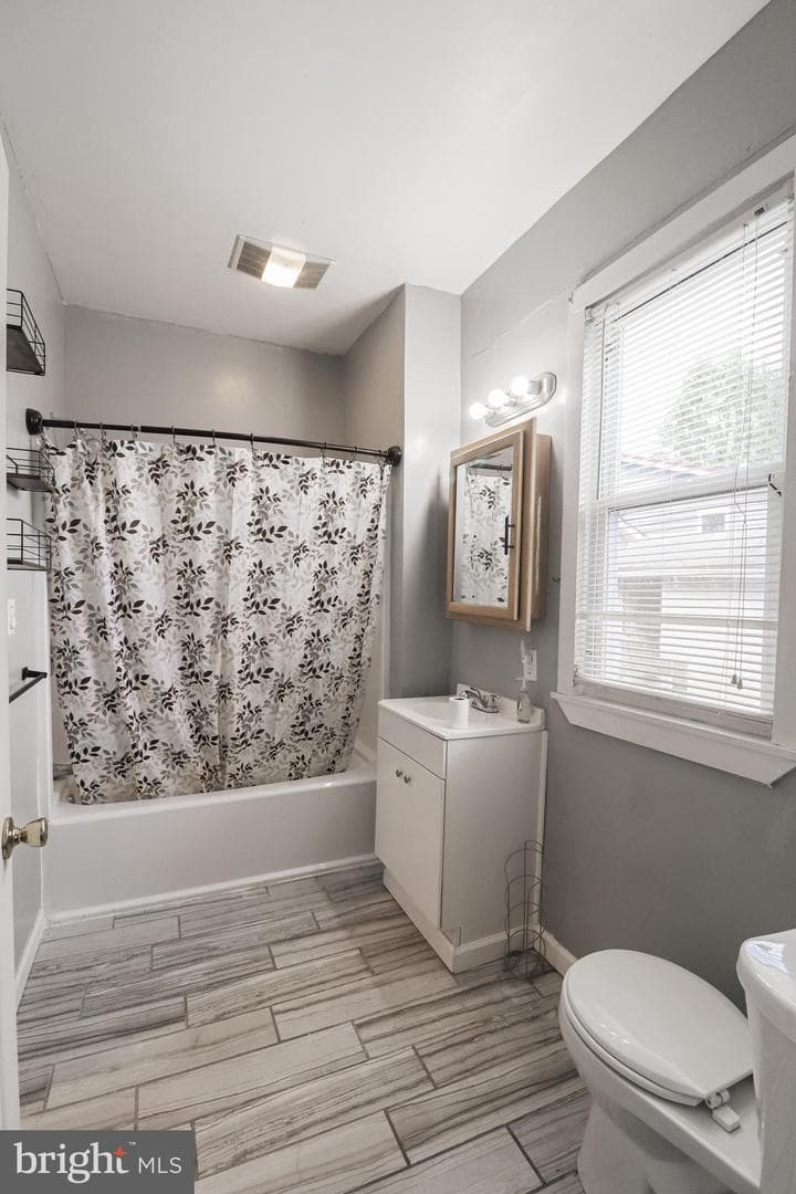 1213 W Market Street photo 25