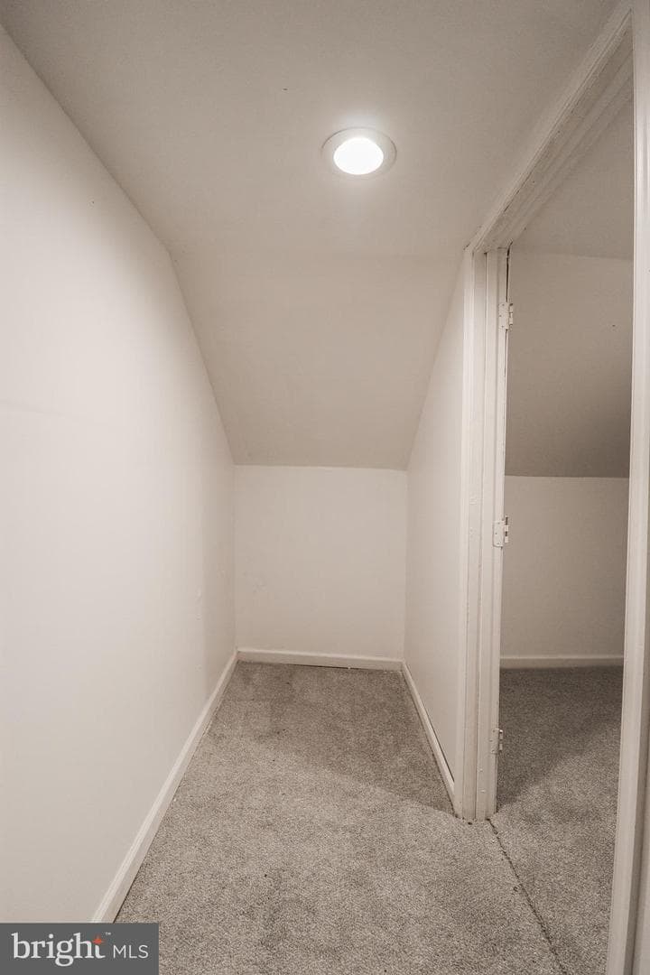 1213 W Market Street photo 31