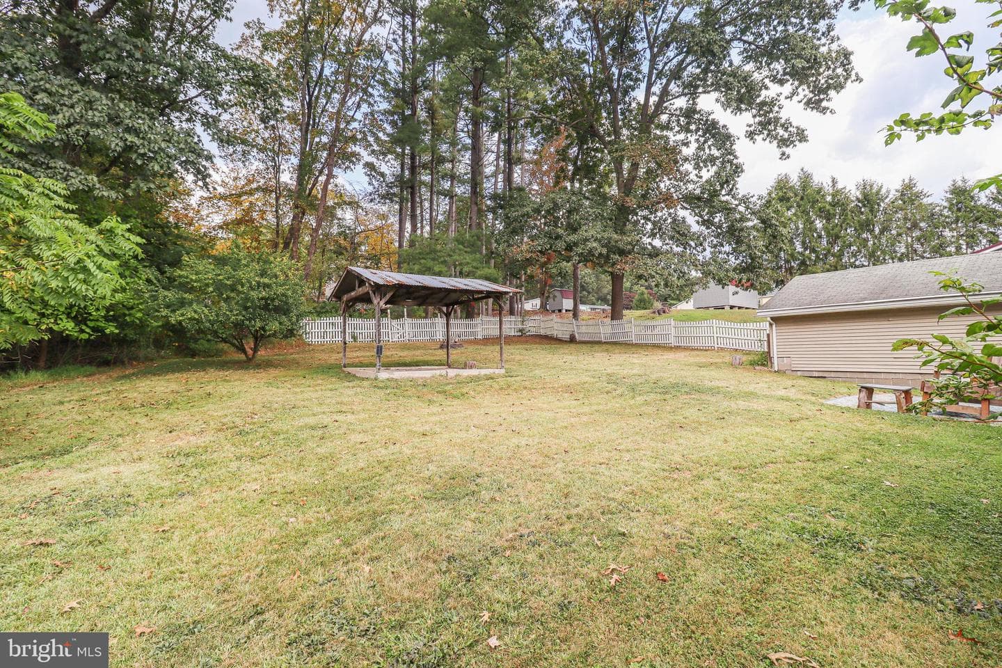 1213 W Market Street photo 33