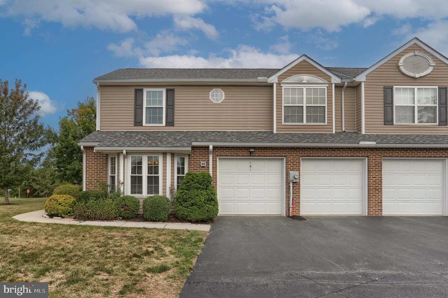 101 Merlin Drive photo 2