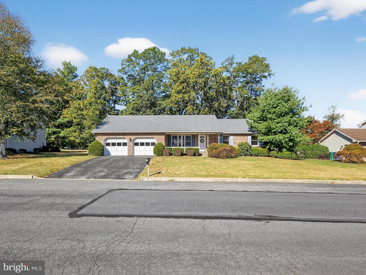 2096 Ashbury Drive photo 2