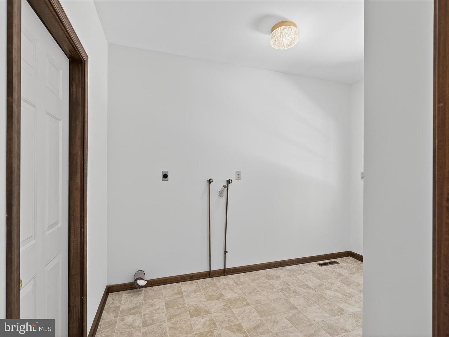 2096 Ashbury Drive photo 23