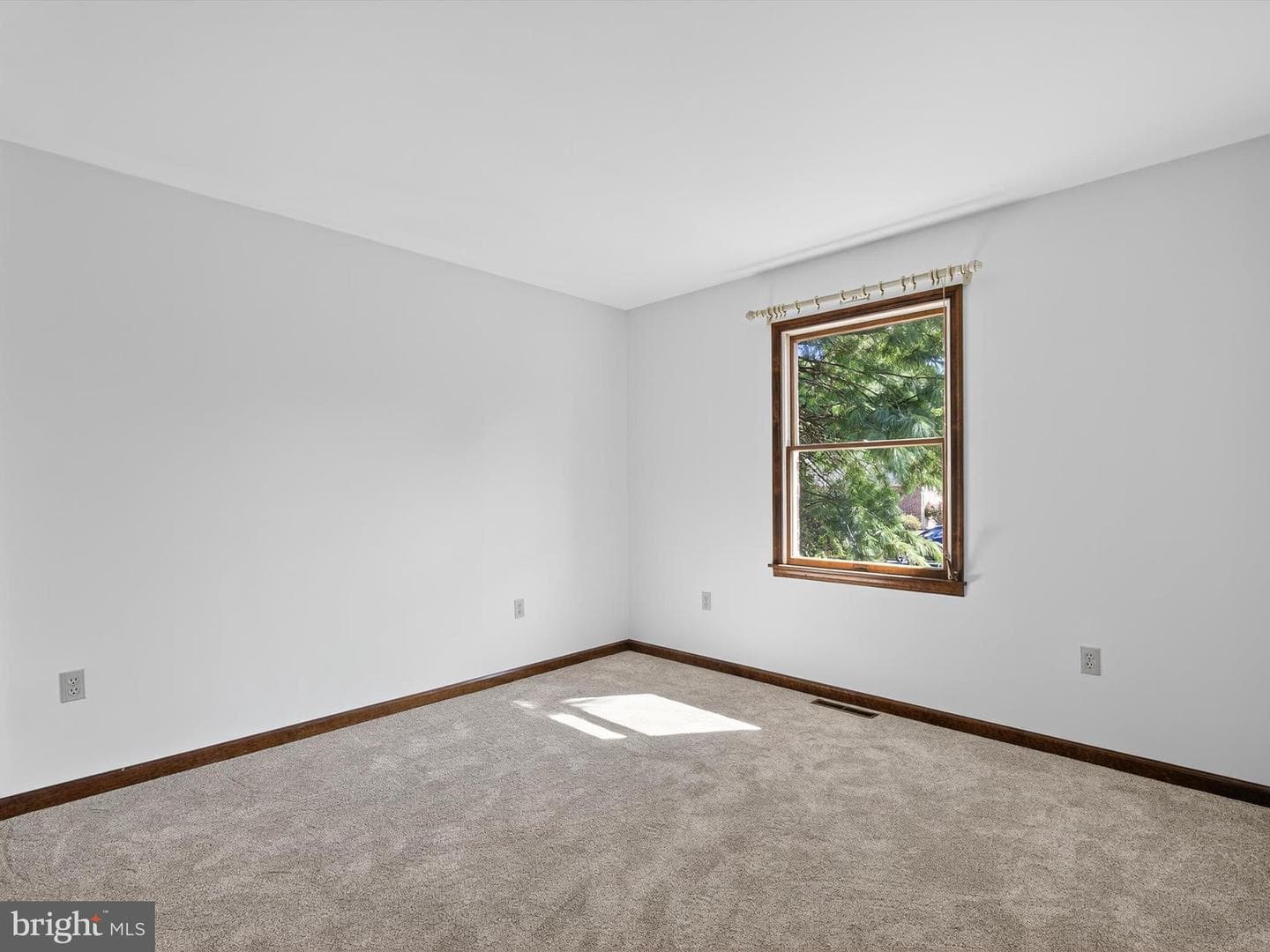 2096 Ashbury Drive photo 31