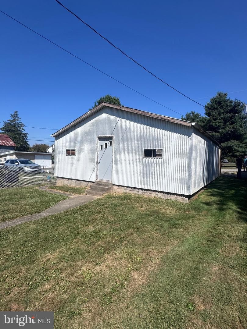 222 Armstrong Street photo 17