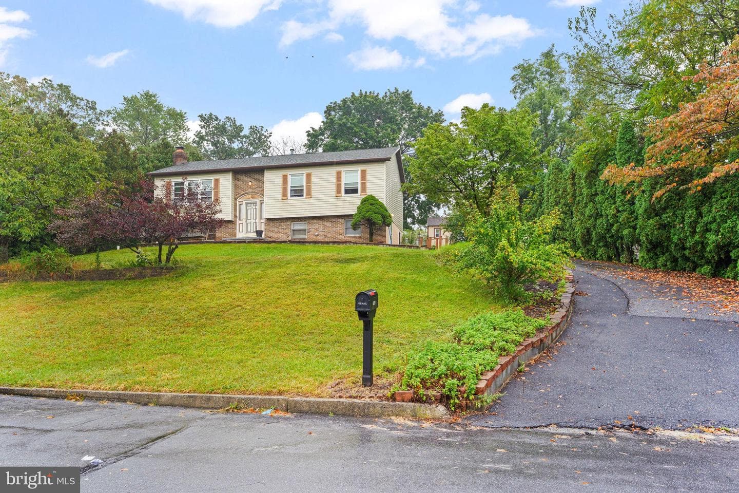 6221 Hocker photo 3