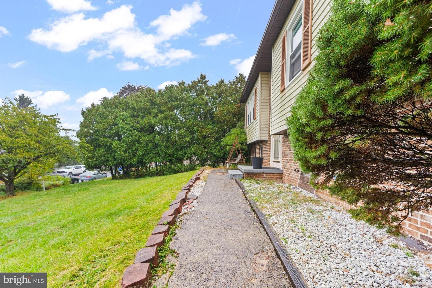 6221 Hocker photo 4