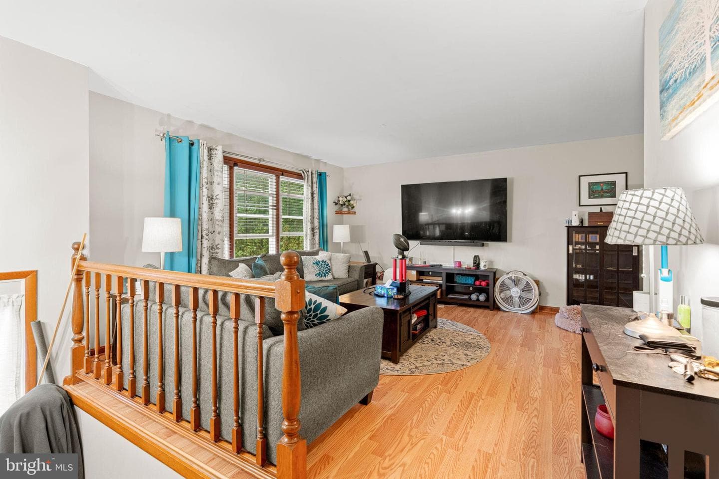 6221 Hocker photo 5