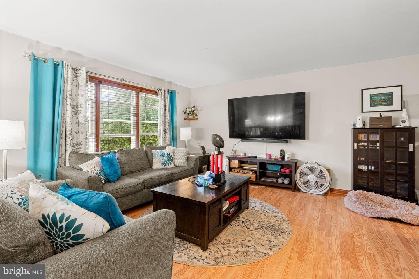 6221 Hocker photo 6