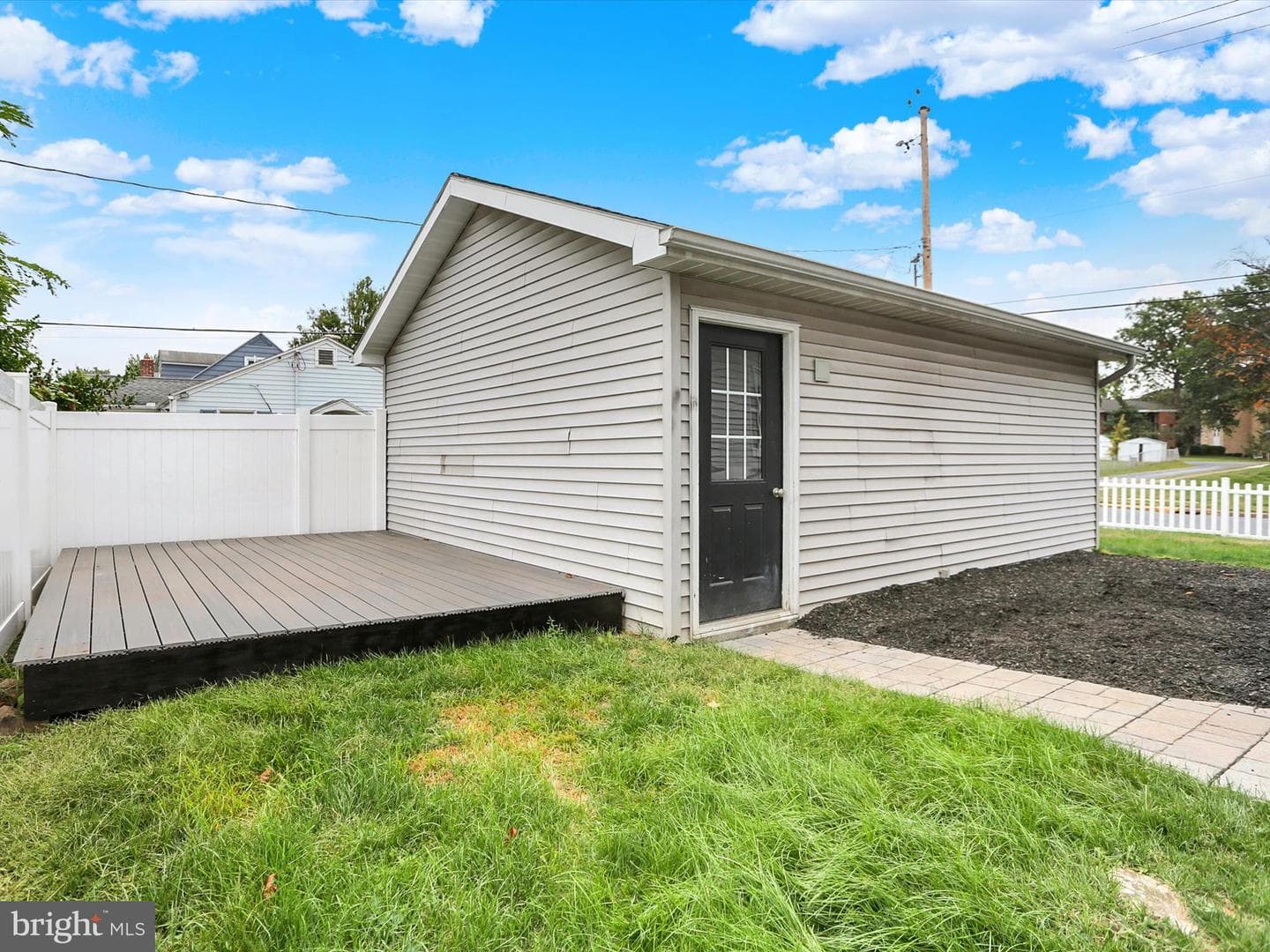 539 Linden Street photo 33