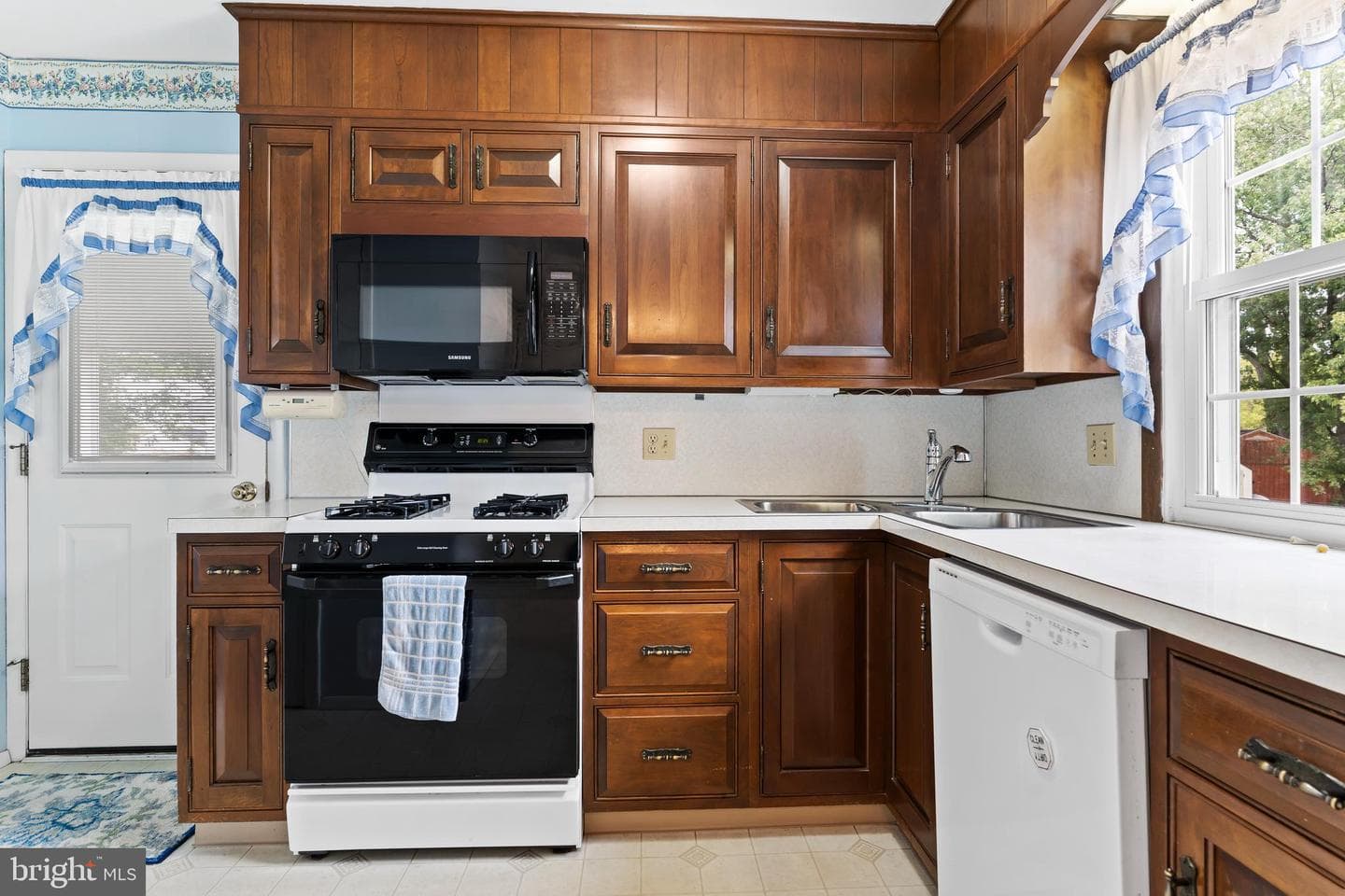 4708 Clarendon Street photo 7