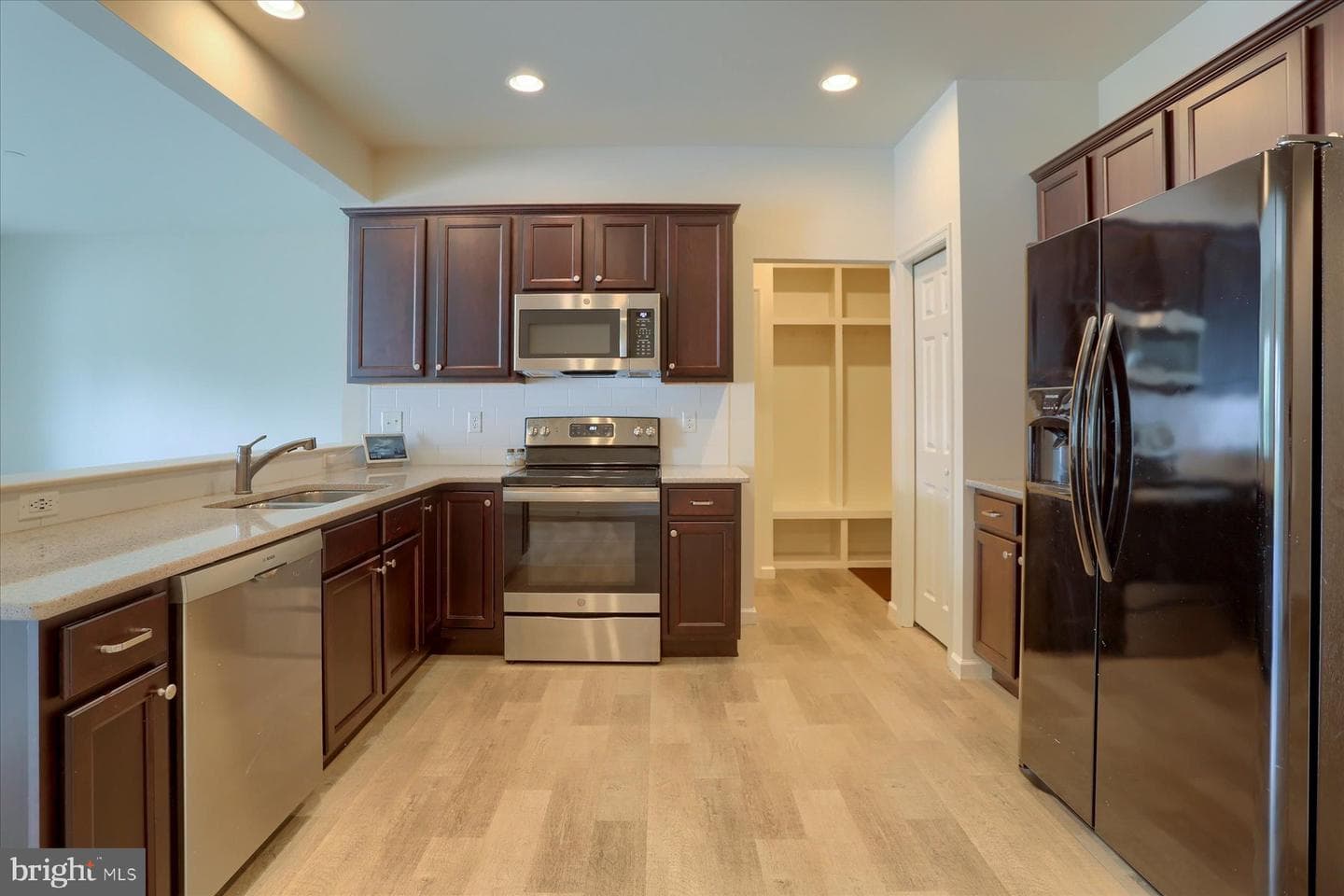 805 Anthony Drive photo 15