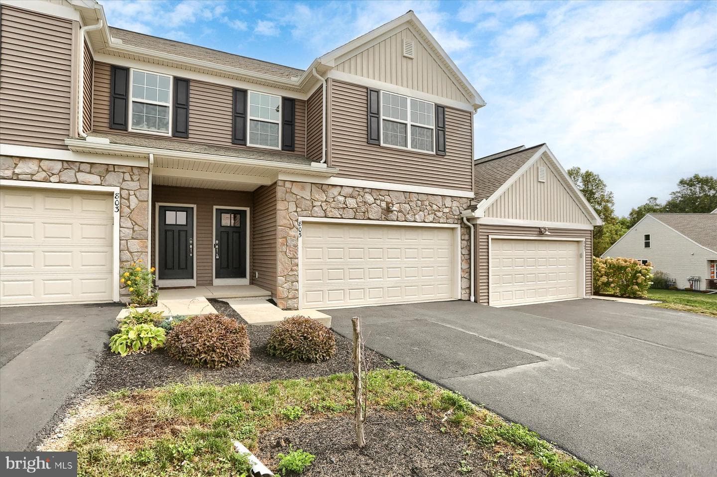 805 Anthony Drive photo 2