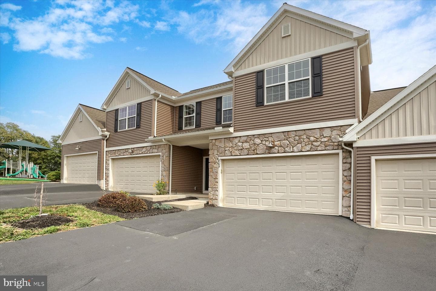 805 Anthony Drive photo 3