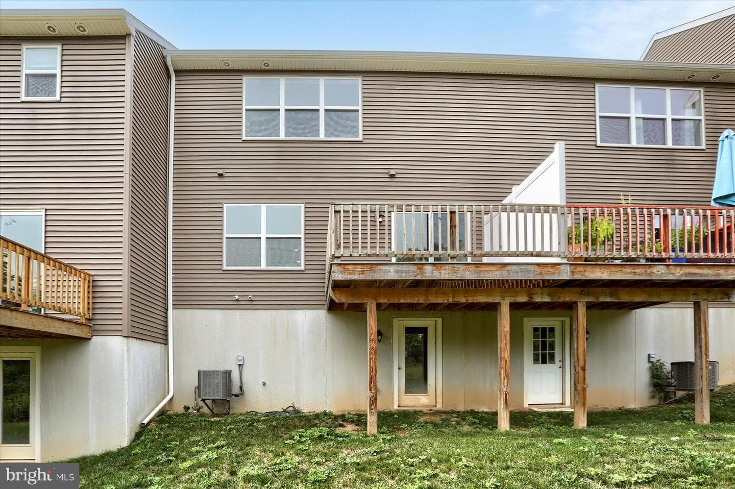 805 Anthony Drive photo 4